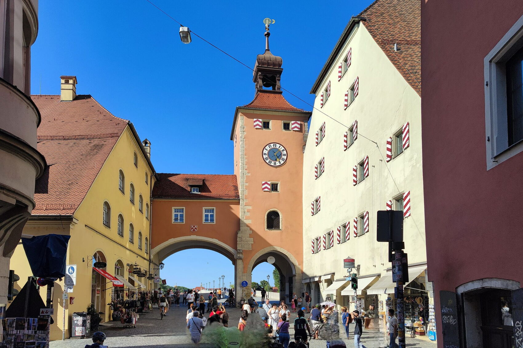 Brückturm am Ende der Steinernen Brücke, Blick in die Altstadt
